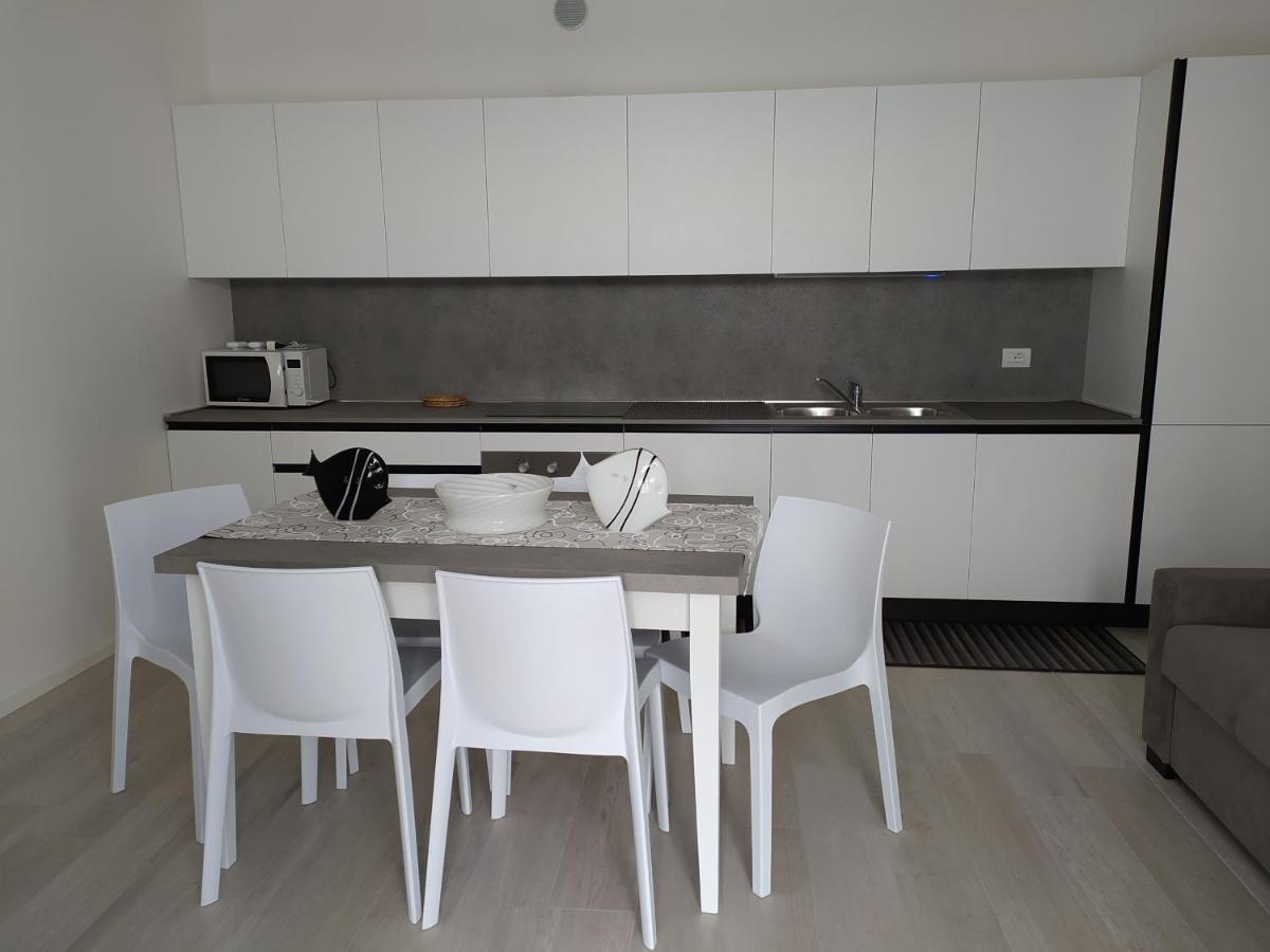Jesolo Appartamenti F2 - Black And White 외부 사진